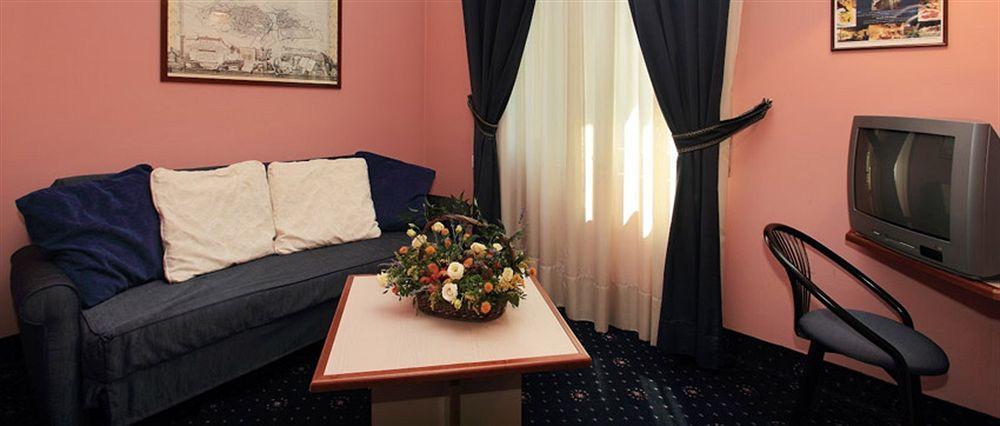 Residence Liberty Парма Екстериор снимка