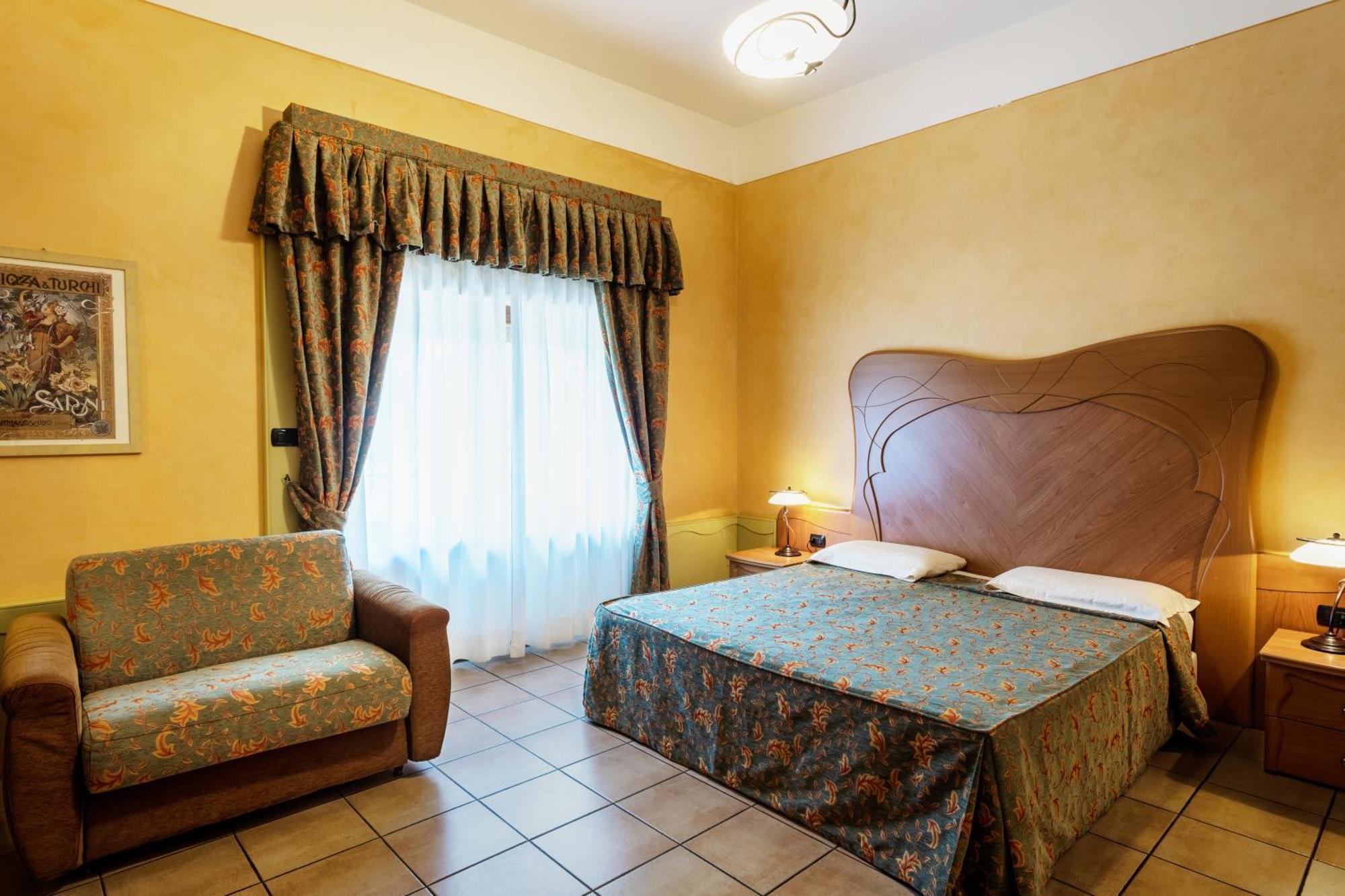 Residence Liberty Парма Екстериор снимка