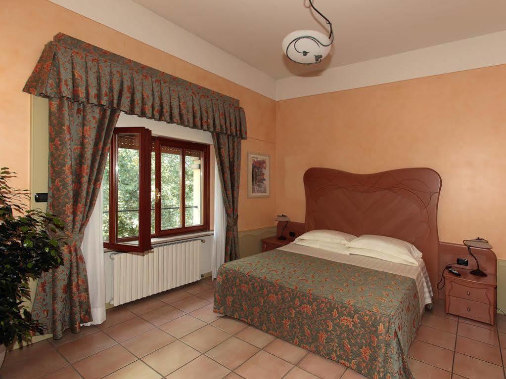 Residence Liberty Парма Екстериор снимка